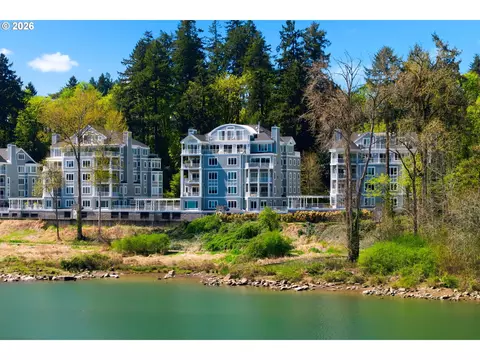 131 Furnace St #18, Lake Oswego, OR 97034