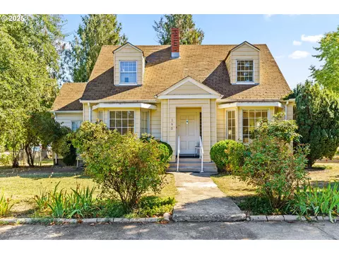 190 N 1st St, Harrisburg, OR 97446