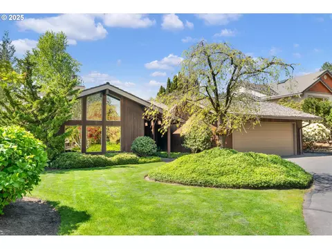 3135 NW Circle A Dr, Portland, OR 97229