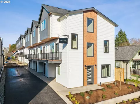 1727 SE Clatsop St, Portland, OR 97202
