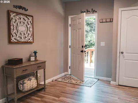 840 SE Mountain View Dr, Cascade Locks, OR 97014 photo 3