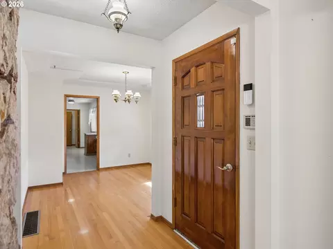 Entry Way - 19955 SE Tillstrom Rd, Damascus, OR 97089 photo 2 of 3