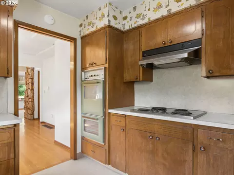 Kitchen - 19955 SE Tillstrom Rd, Damascus, OR 97089 photo 5 of 5