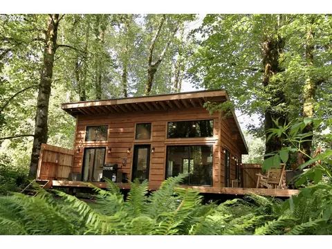 82339 Maple Rd, Seaside, OR 97138