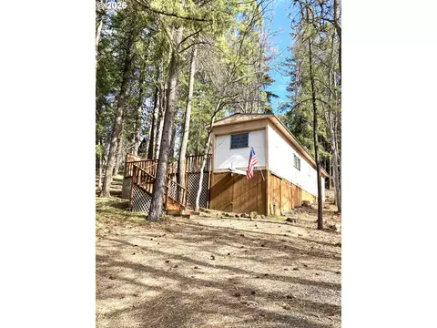 361 Oak Park Ln, Tygh Valley, OR 97063
