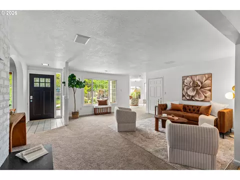 Entry Way - 1755 E 43rd Ave, Eugene, OR 97405 photo 1 of 1