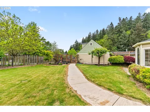 Exterior - 1755 E 43rd Ave, Eugene, OR 97405 photo 3 of 7