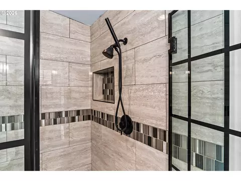 Bath - 1755 E 43rd Ave, Eugene, OR 97405 photo 3 of 3