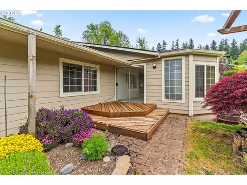 Exterior - 1755 E 43rd Ave, Eugene, OR 97405 photo 6 of 7