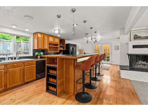 Kitchen - 1755 E 43rd Ave, Eugene, OR 97405 photo 3 of 4