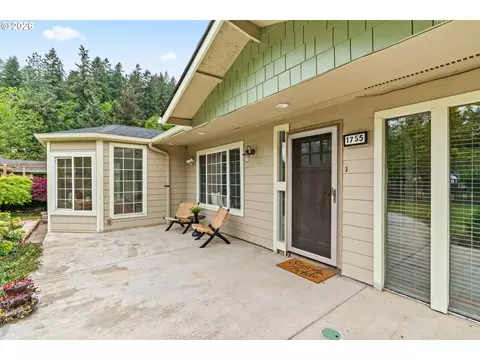 Exterior - 1755 E 43rd Ave, Eugene, OR 97405 photo 4 of 7