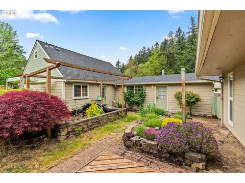 Exterior - 1755 E 43rd Ave, Eugene, OR 97405 photo 7 of 7