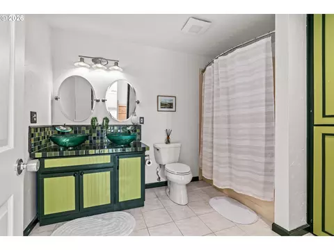 Bath - 1755 E 43rd Ave, Eugene, OR 97405 photo 1 of 3