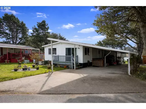 955 NE Mill St #A7, Waldport, OR 97394