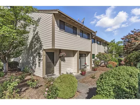 1100 N Meridian St #46, Newberg, OR 97132