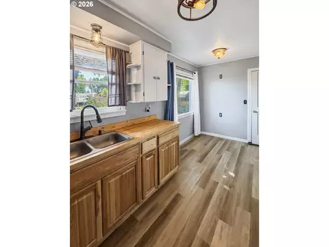 Kitchen - 445 Riverside Dr, Burns, OR 97720 photo 2 of 4