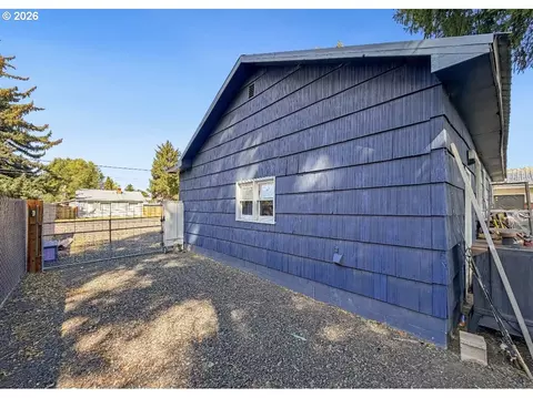 Exterior - 445 Riverside Dr, Burns, OR 97720 photo 3 of 6
