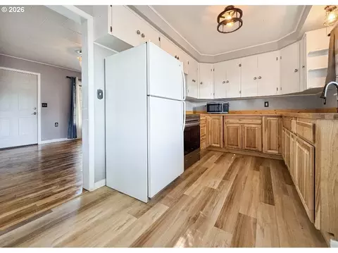 Kitchen - 445 Riverside Dr, Burns, OR 97720 photo 1 of 4
