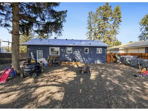 Exterior - 445 Riverside Dr, Burns, OR 97720 photo 4 of 6