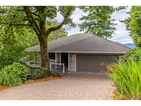 2 Nansen Smt, Lake Oswego, OR 97035