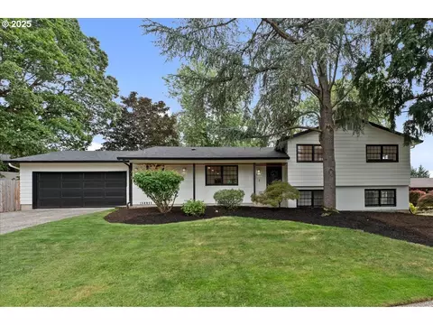 6225 SW Cross Creek Dr, Beaverton, OR 97078