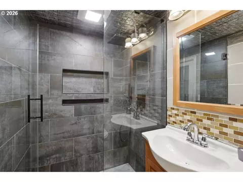 Bath - 21637 SE Ash St, Gresham, OR 97030 photo 1 of 1