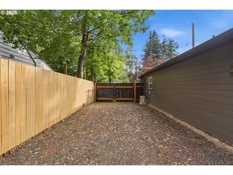 Exterior - 21637 SE Ash St, Gresham, OR 97030 photo 8 of 12