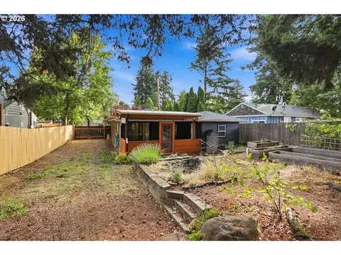 Exterior - 21637 SE Ash St, Gresham, OR 97030 photo 7 of 12