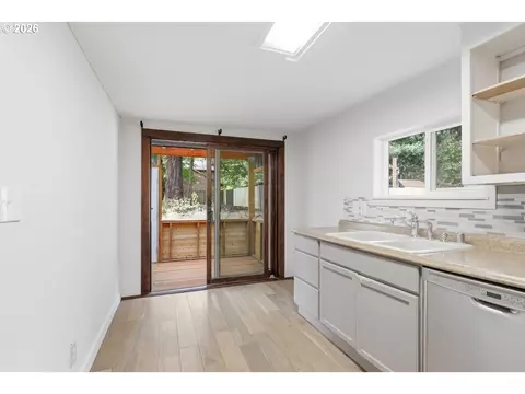 Kitchen - 21637 SE Ash St, Gresham, OR 97030 photo 2 of 2