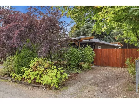 Exterior - 21637 SE Ash St, Gresham, OR 97030 photo 10 of 12
