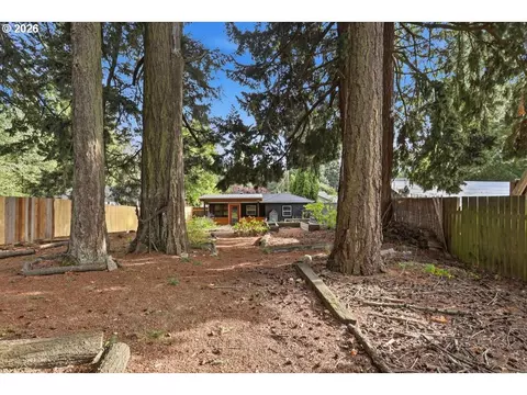 Exterior - 21637 SE Ash St, Gresham, OR 97030 photo 4 of 12