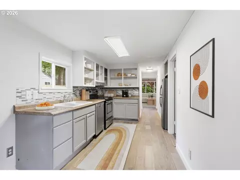 Kitchen - 21637 SE Ash St, Gresham, OR 97030 photo 1 of 2
