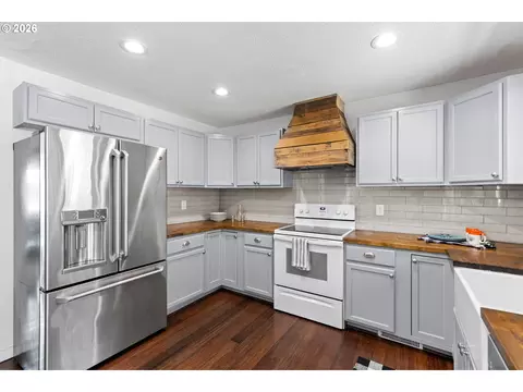 Kitchen - 4349 SW Quinney Ave, Pendleton, OR 97801 photo 5 of 5