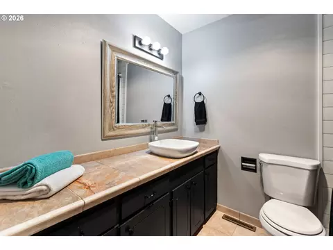 Bath - 4349 SW Quinney Ave, Pendleton, OR 97801 photo 2 of 3
