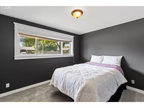 Bedroom - 4349 SW Quinney Ave, Pendleton, OR 97801 photo 2 of 3