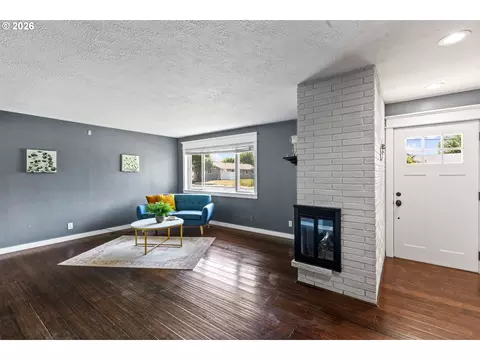Living - 4349 SW Quinney Ave, Pendleton, OR 97801 photo 3 of 3