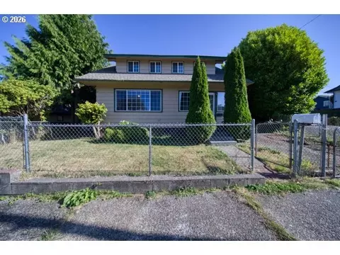 1090 Fir Ave, Reedsport, OR 97467