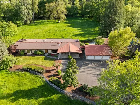 2233 Riverside Dr, Myrtle Creek, OR 97457