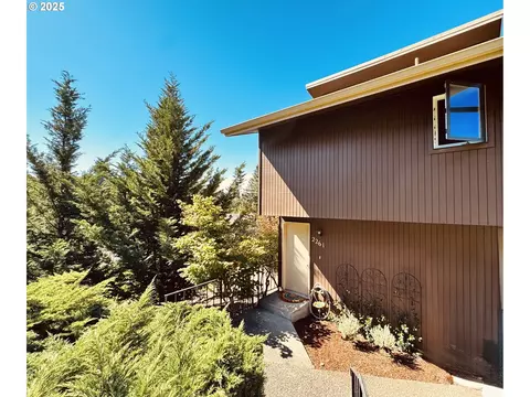 2261 Ridgeway Dr, Eugene, OR 97401 photo 1