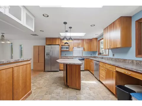 3820 SEl Camino Dr, Gresham, OR 97080 photo 4