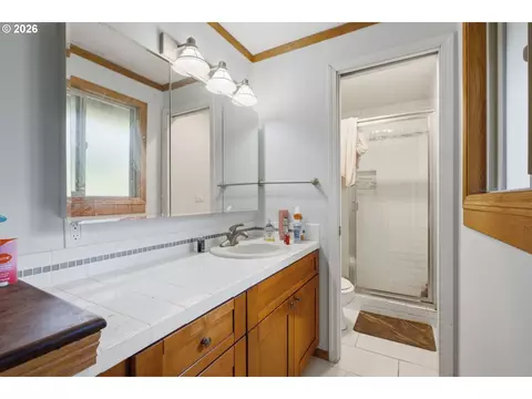3820 SEl Camino Dr, Gresham, OR 97080 photo 17