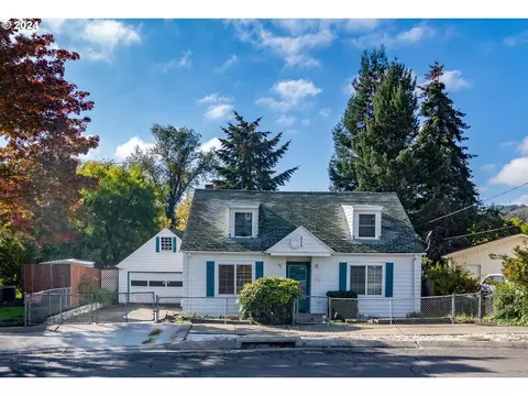 1772 SE Hamilton St, Roseburg, OR 97470