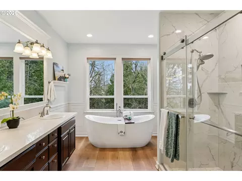 Bath - 1488 SW 17th Ct, Gresham, OR 97080 photo 3 of 5