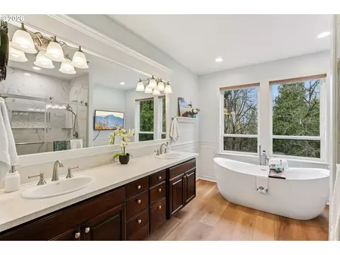Bath - 1488 SW 17th Ct, Gresham, OR 97080 photo 4 of 5