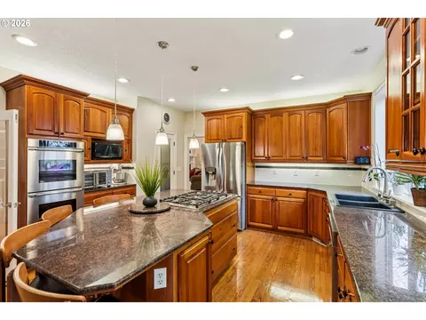 Kitchen - 1488 SW 17th Ct, Gresham, OR 97080 photo 3 of 4