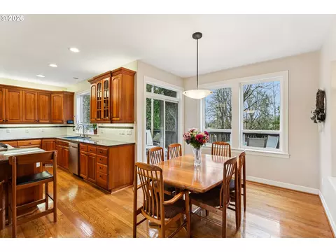 Dining - 1488 SW 17th Ct, Gresham, OR 97080 photo 2 of 2