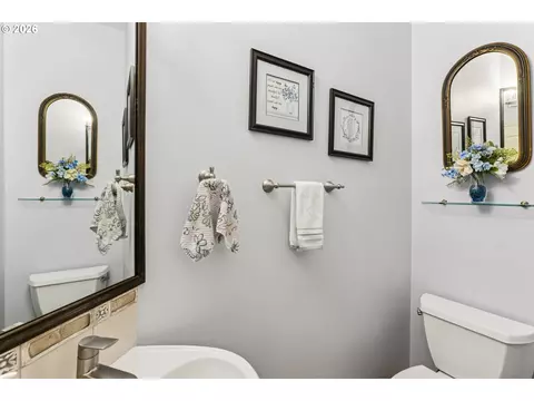 Bath - 1488 SW 17th Ct, Gresham, OR 97080 photo 1 of 5