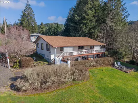 479 2nd St, Elkton, OR 97436