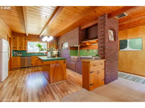 Kitchen - 1035 Willa St, Eugene, OR 97404 photo 1 of 2