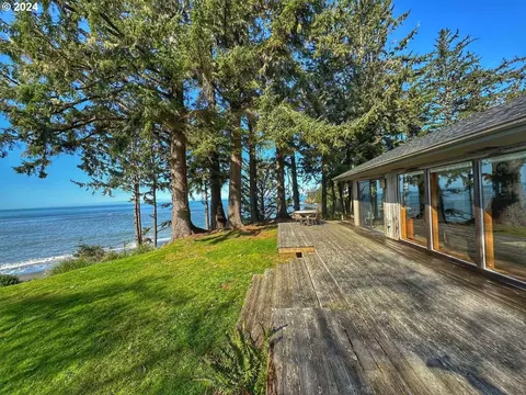 15532 Oceanview Dr, Brookings, OR 97415
